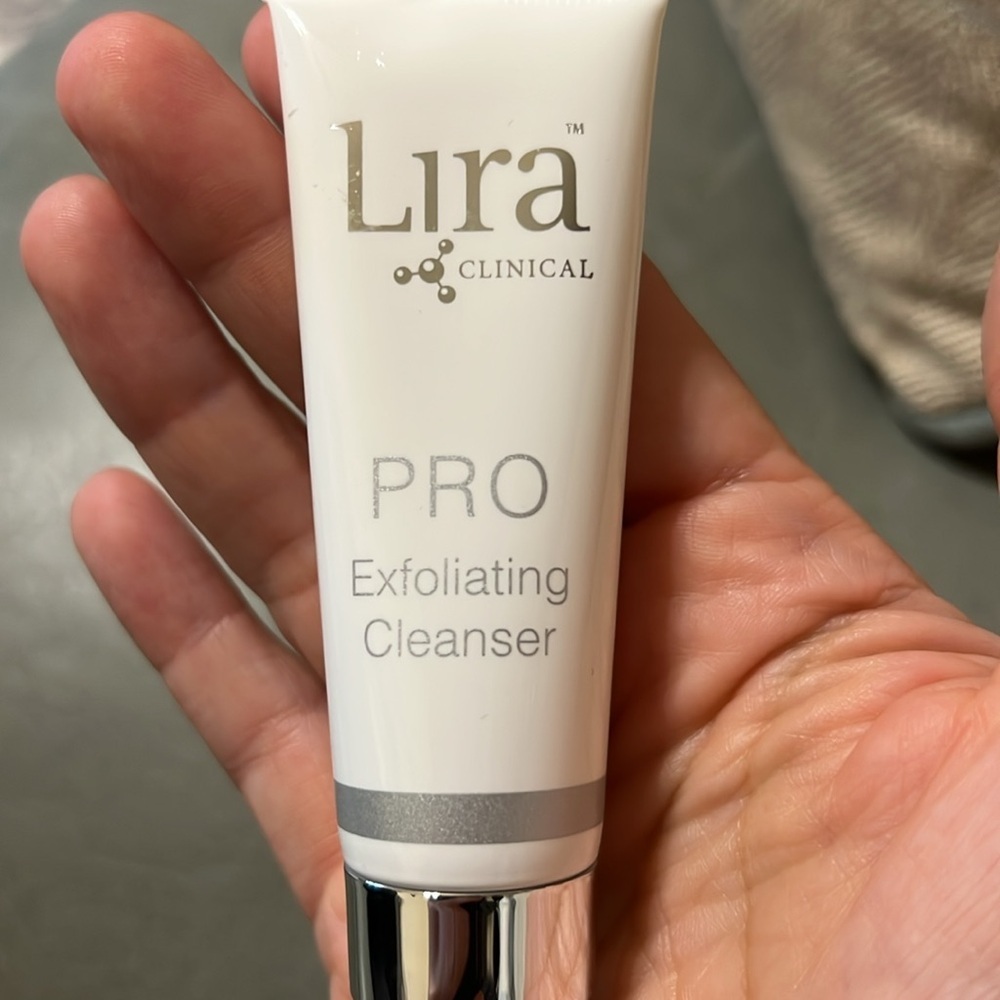 Lira Clinical PRO Exfoliating Cleanser – 1 oz Travel Size – Lot of 11 – New